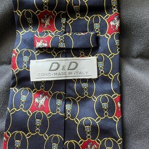 Horse racing tie